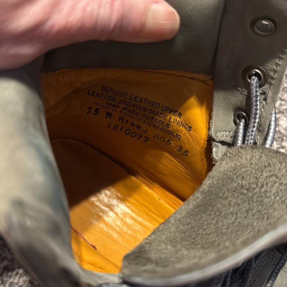 Woman’s 7.5 Timberland Gray Leather Boots - Picture 7 of 9
